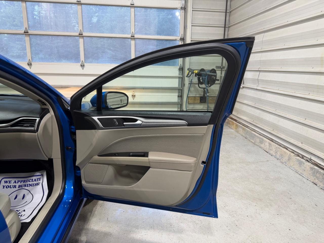 Ford Fusion SE FWD 2020