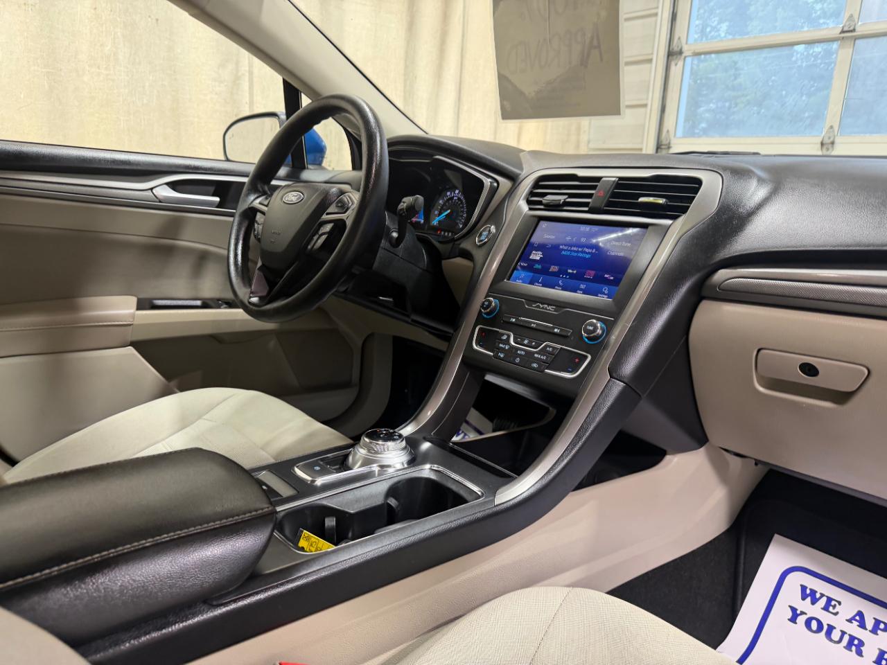 Ford Fusion SE FWD 2020
