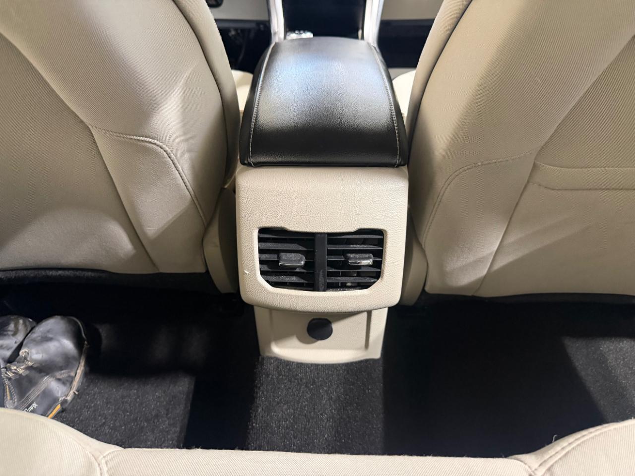 Ford Fusion SE FWD 2020