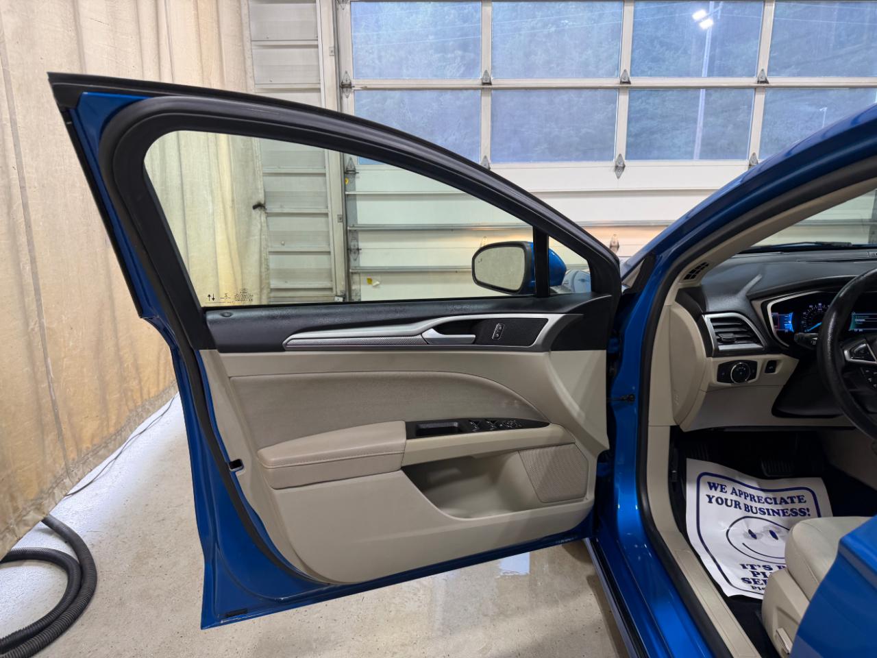 Ford Fusion SE FWD 2020