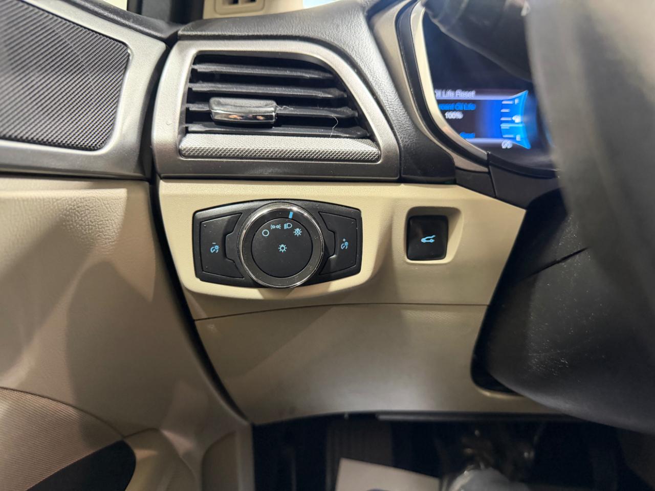 Ford Fusion SE FWD 2020