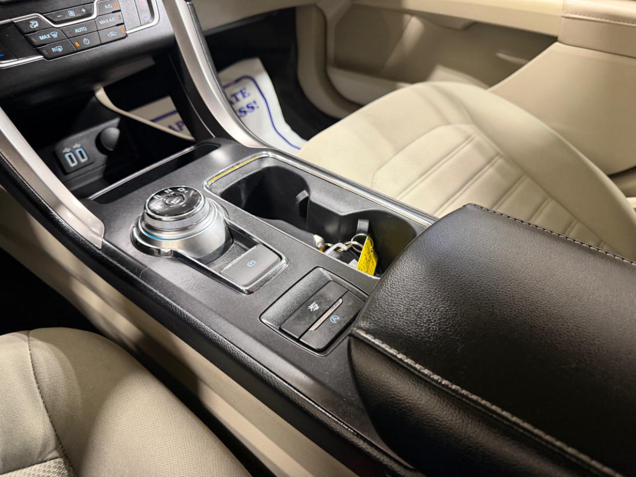 Ford Fusion SE FWD 2020