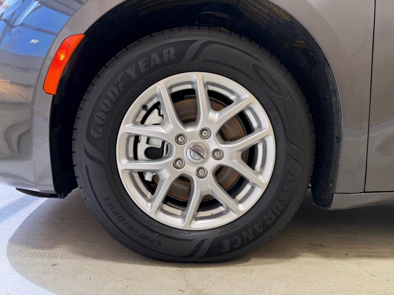Chrysler Voyager LX FWD 2023