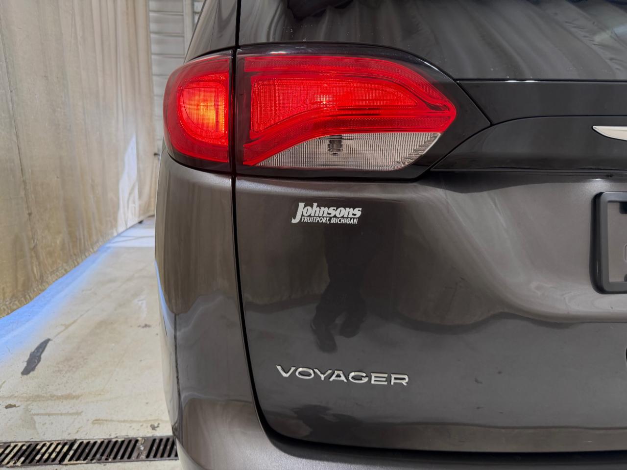 Chrysler Voyager LX FWD 2023