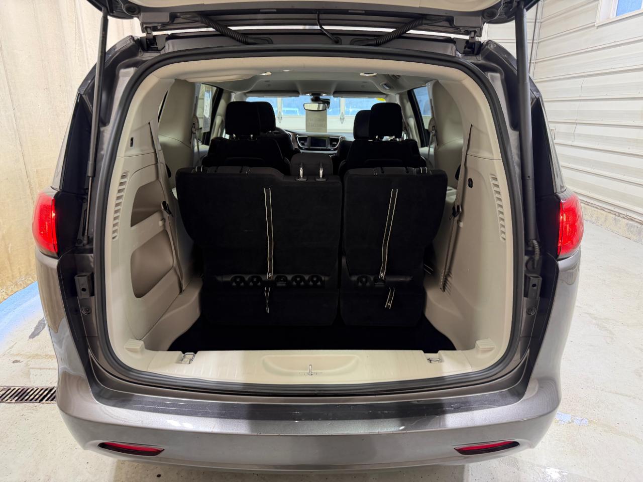 Chrysler Voyager LX FWD 2023