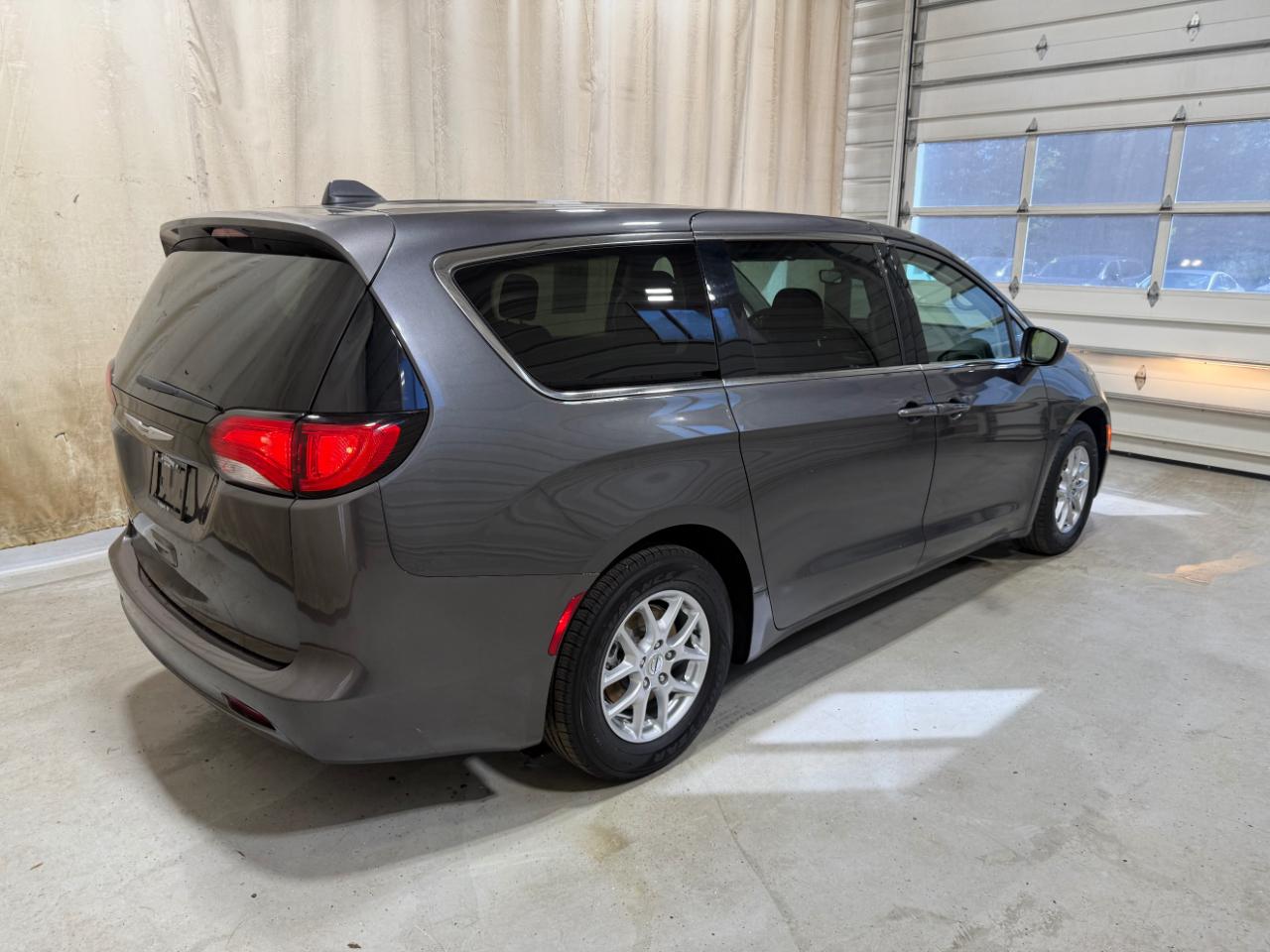 Chrysler Voyager LX FWD 2023