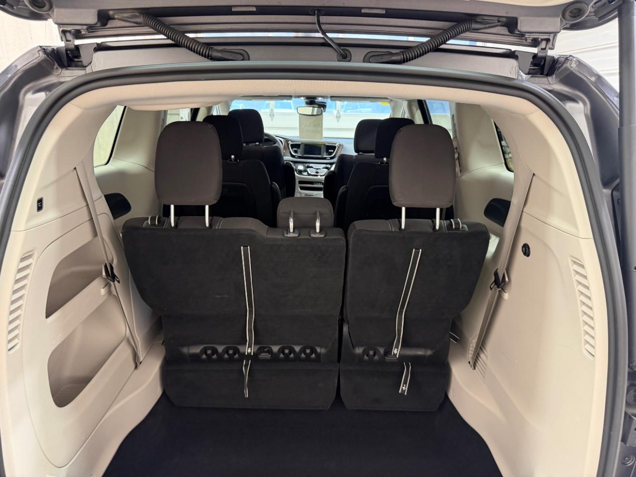 Chrysler Voyager LX FWD 2023