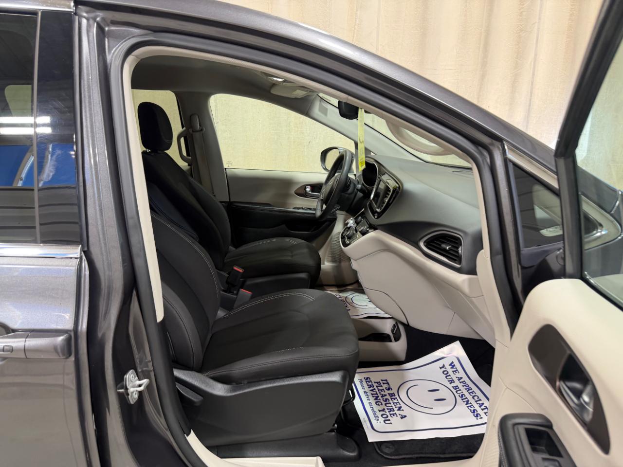Chrysler Voyager LX FWD 2023