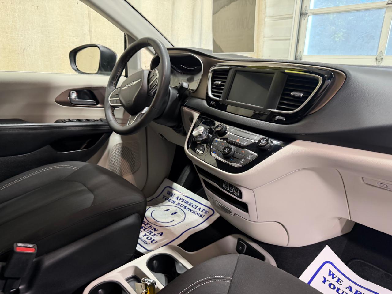 Chrysler Voyager LX FWD 2023