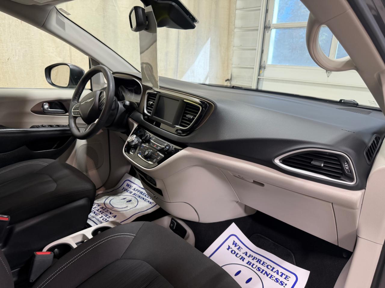 Chrysler Voyager LX FWD 2023