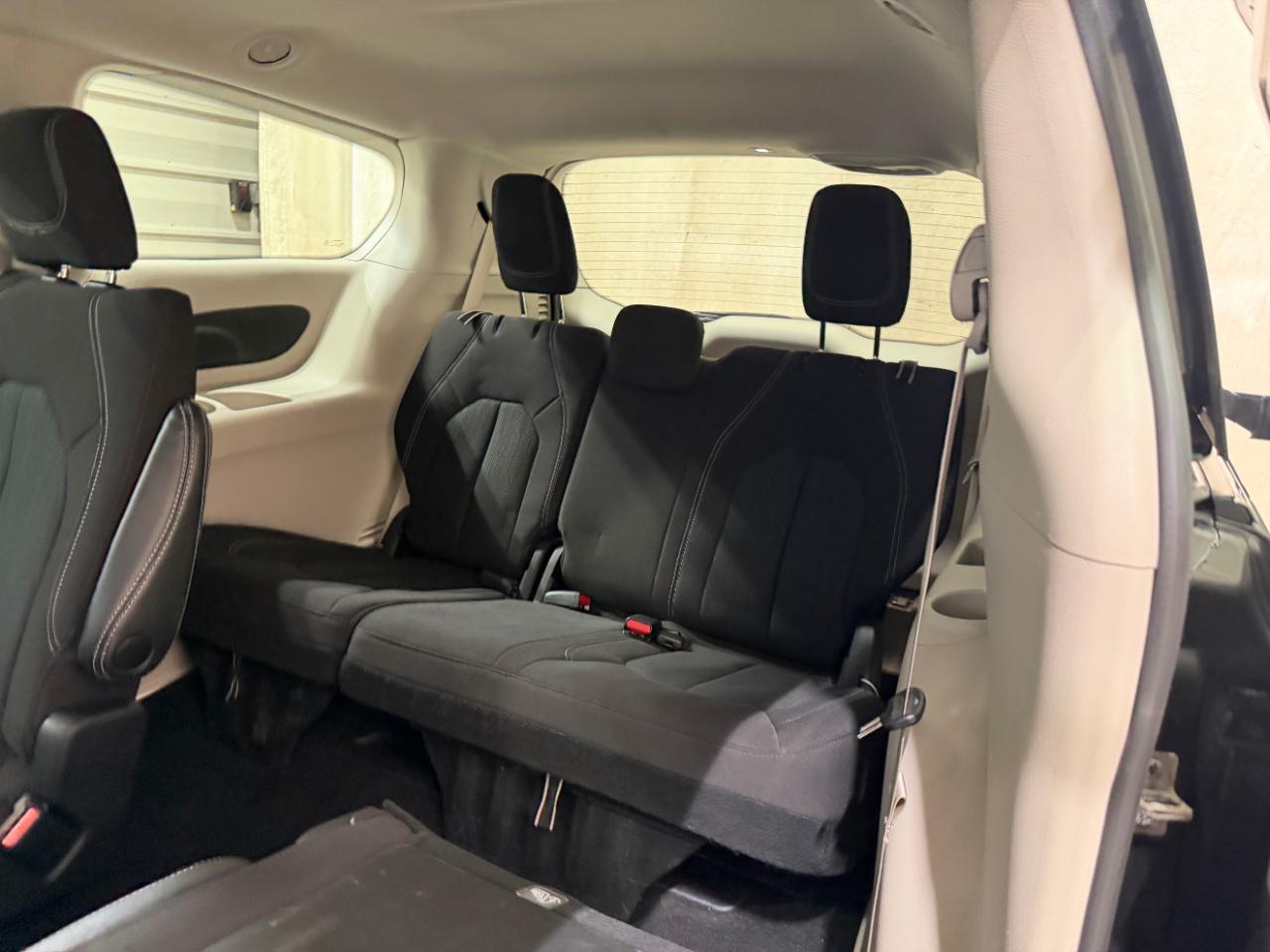 Chrysler Voyager LX FWD 2023