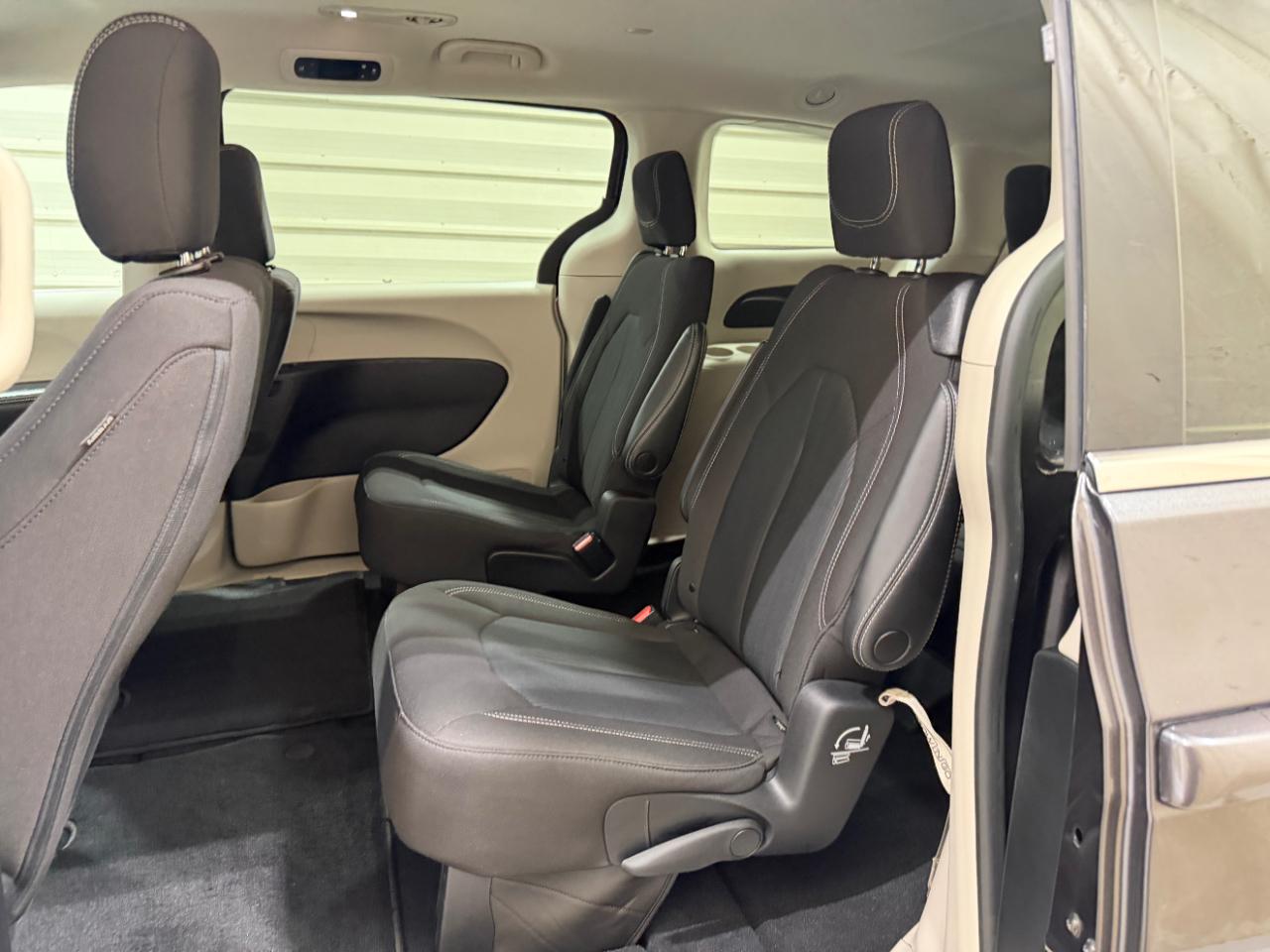 Chrysler Voyager LX FWD 2023