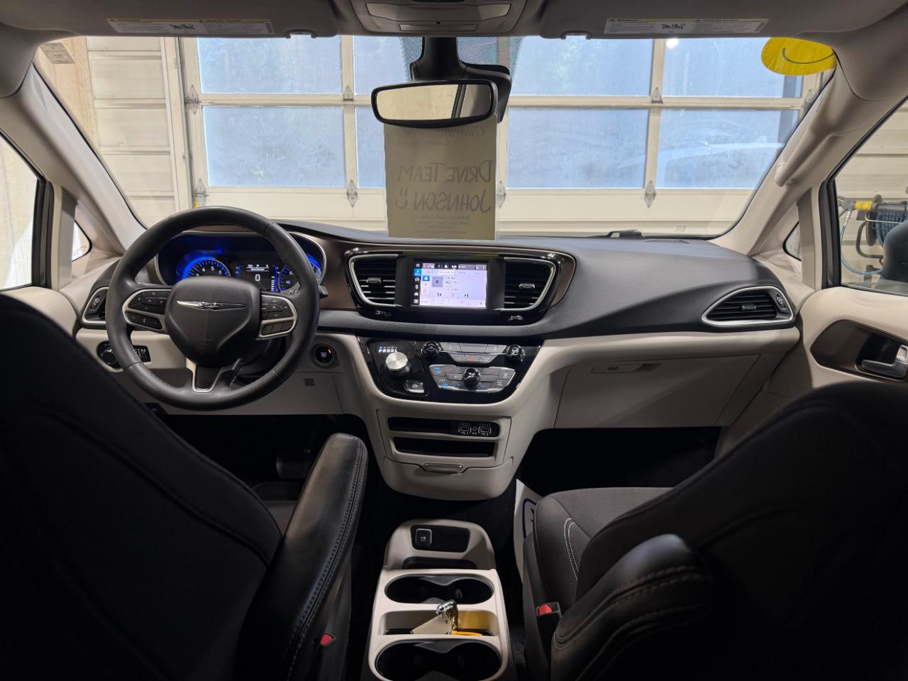 Chrysler Voyager LX FWD 2023