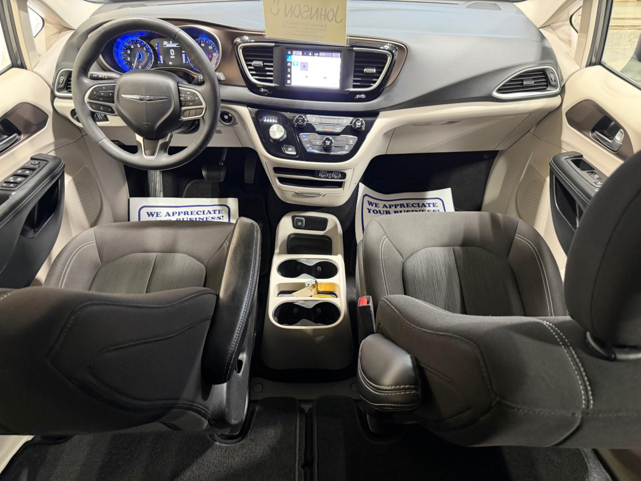 Chrysler Voyager LX FWD 2023