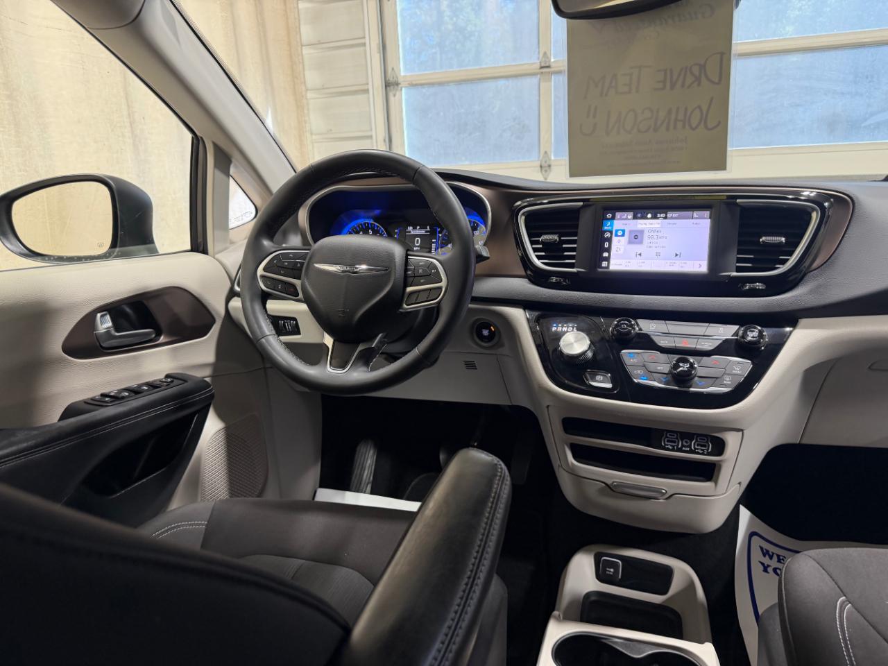 Chrysler Voyager LX FWD 2023