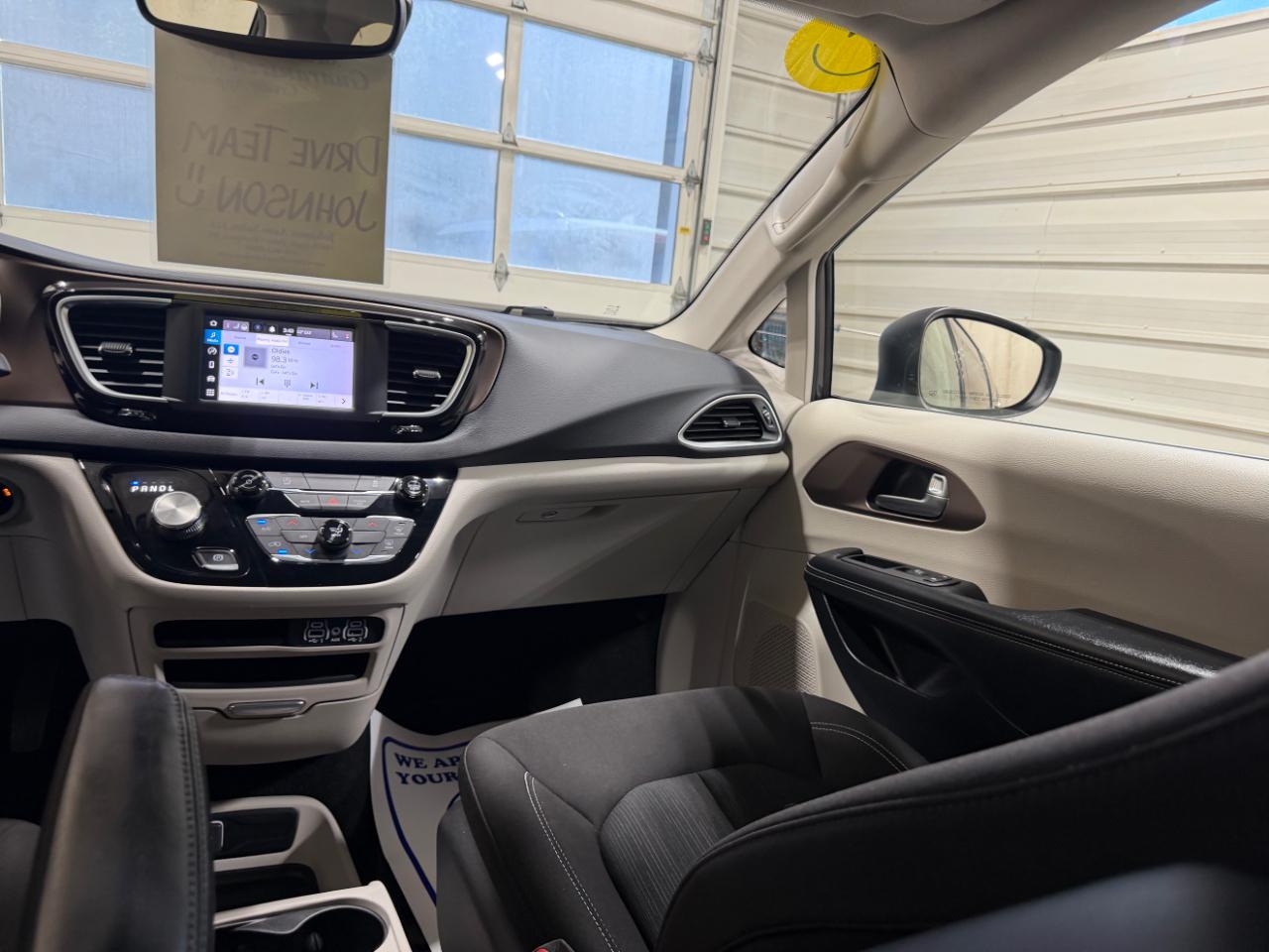 Chrysler Voyager LX FWD 2023