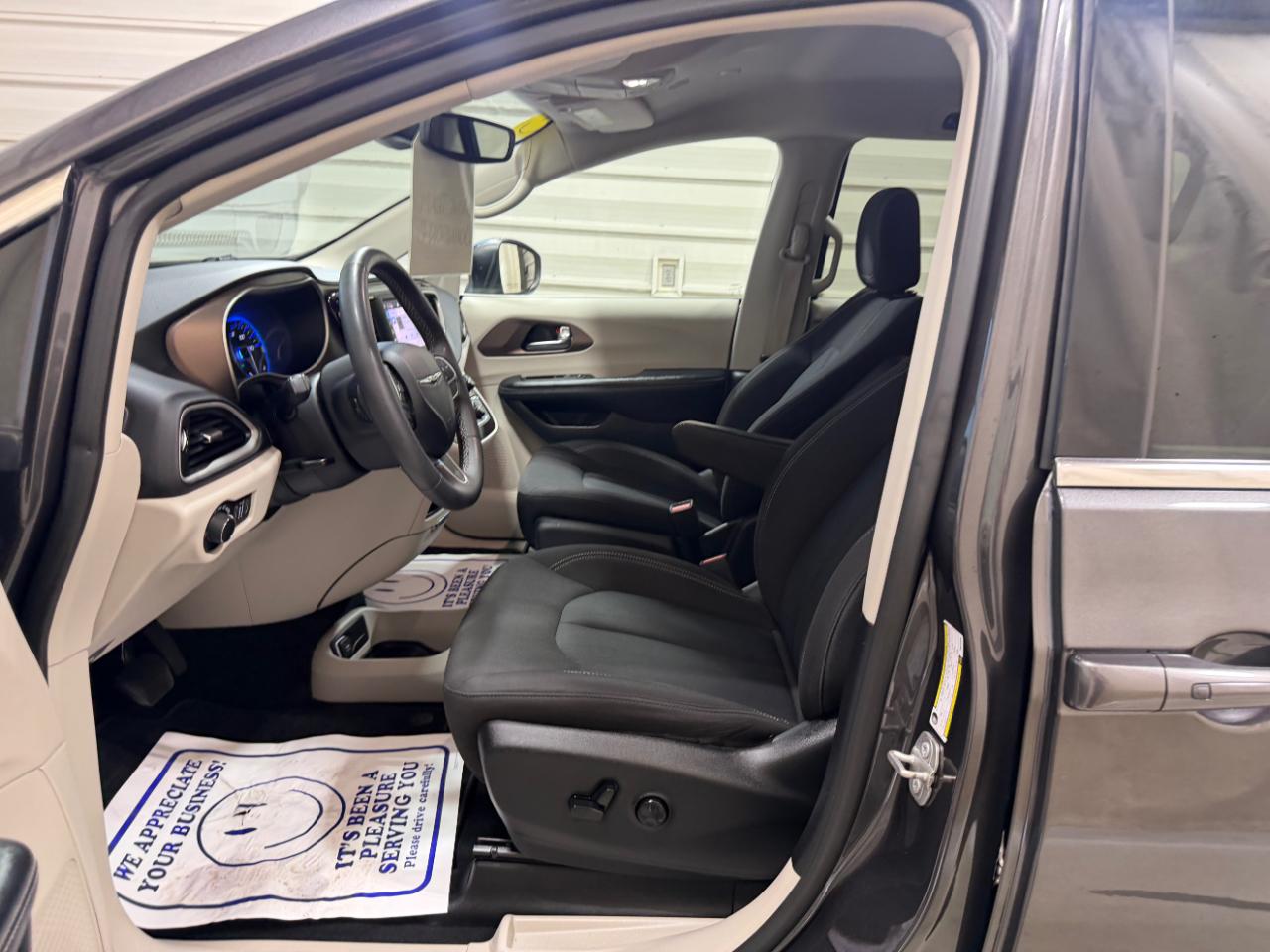 Chrysler Voyager LX FWD 2023