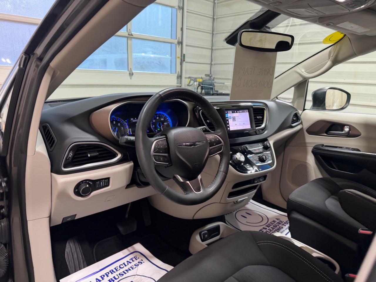 Chrysler Voyager LX FWD 2023