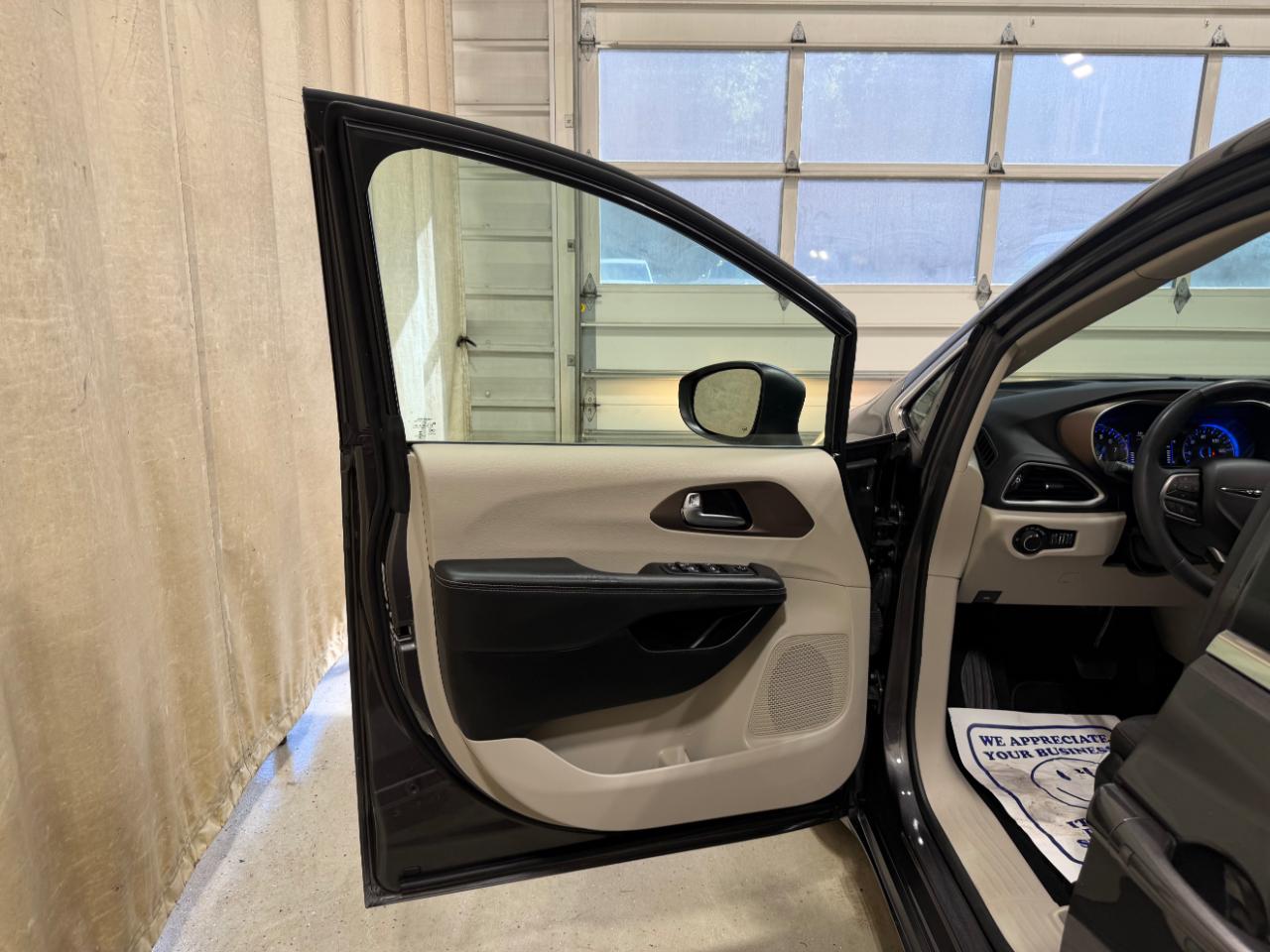 Chrysler Voyager LX FWD 2023