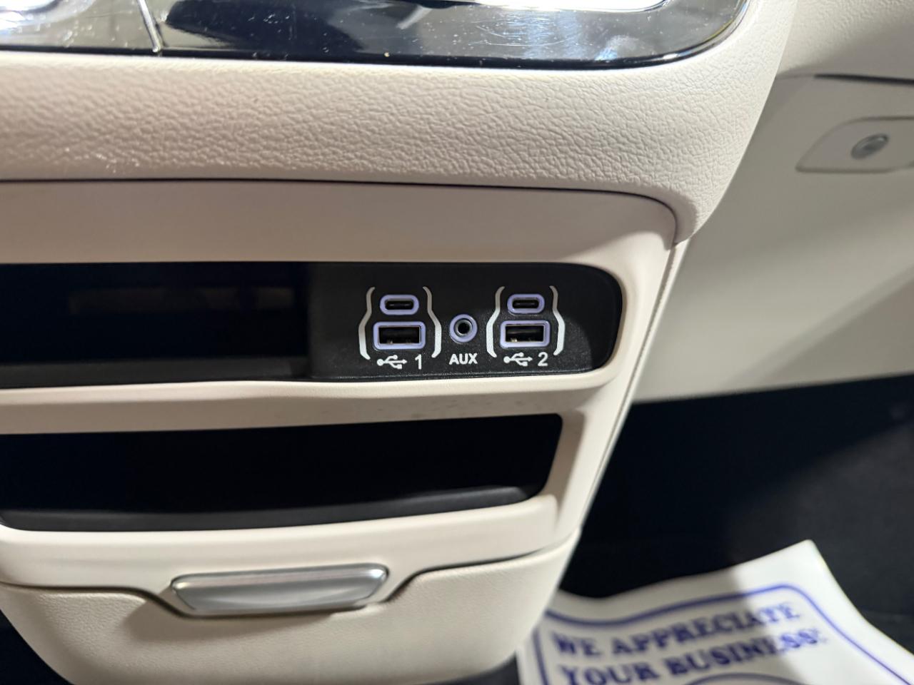 Chrysler Voyager LX FWD 2023