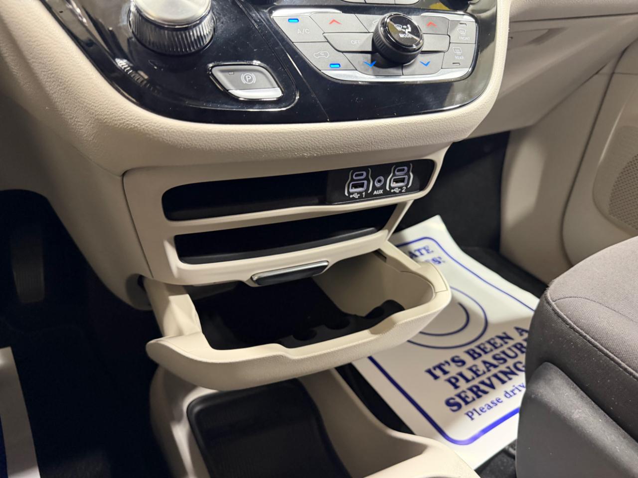 Chrysler Voyager LX FWD 2023