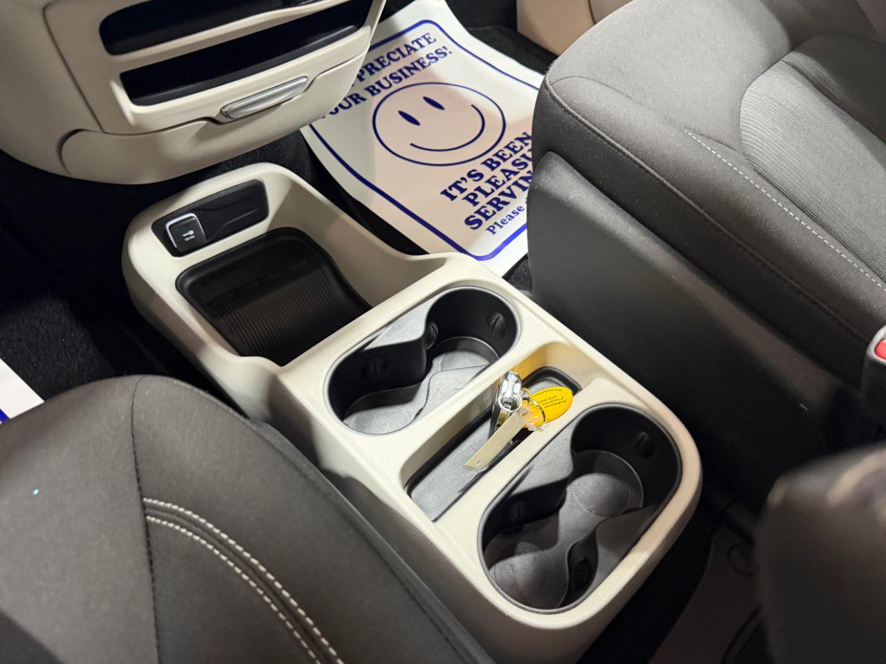 Chrysler Voyager LX FWD 2023