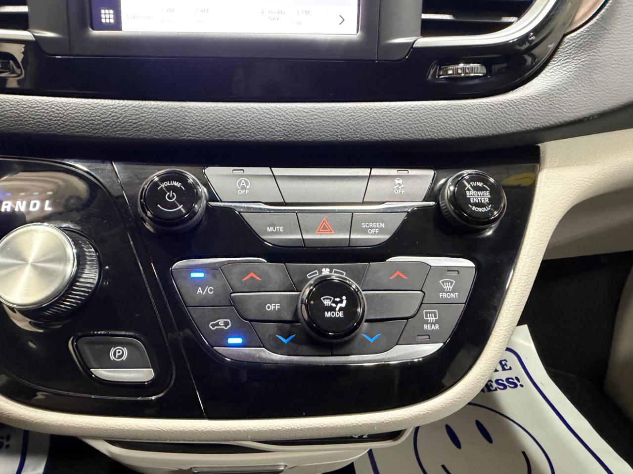 Chrysler Voyager LX FWD 2023
