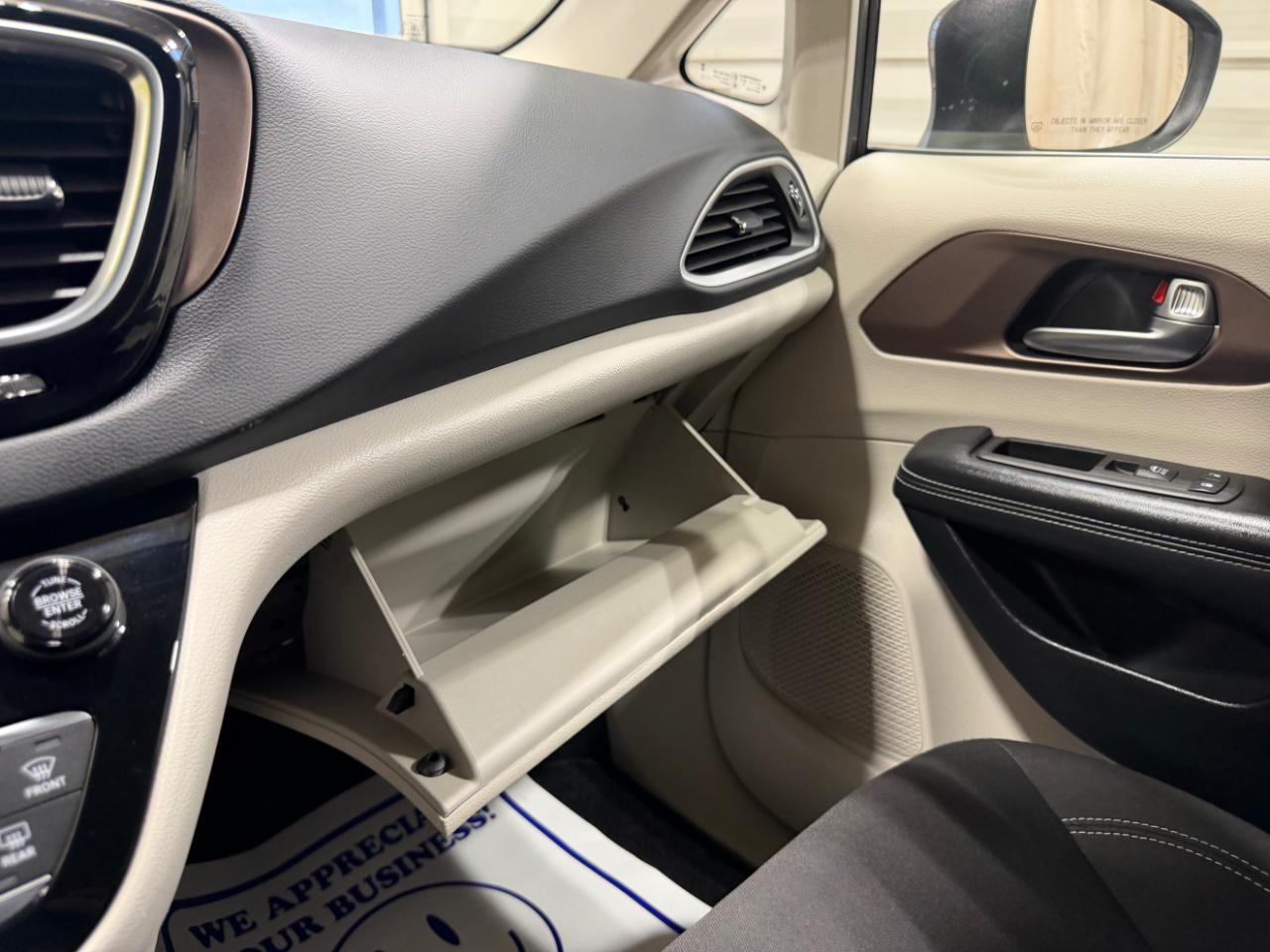 Chrysler Voyager LX FWD 2023