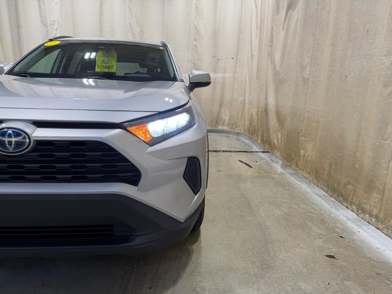 Toyota RAV4 Hybrid LE AWD (Natl) 2022