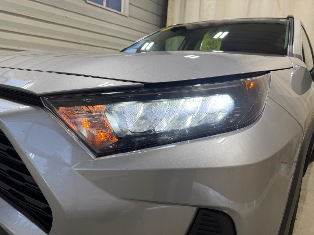 Toyota RAV4 Hybrid LE AWD (Natl) 2022