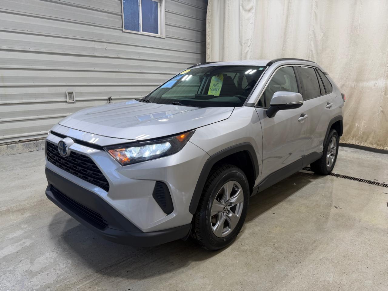 Toyota RAV4 Hybrid LE AWD (Natl) 2022
