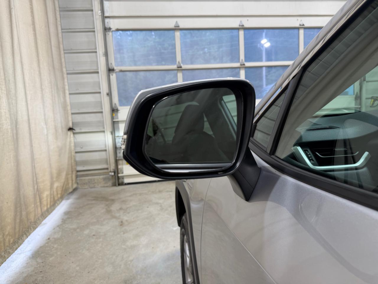 Toyota RAV4 Hybrid LE AWD (Natl) 2022