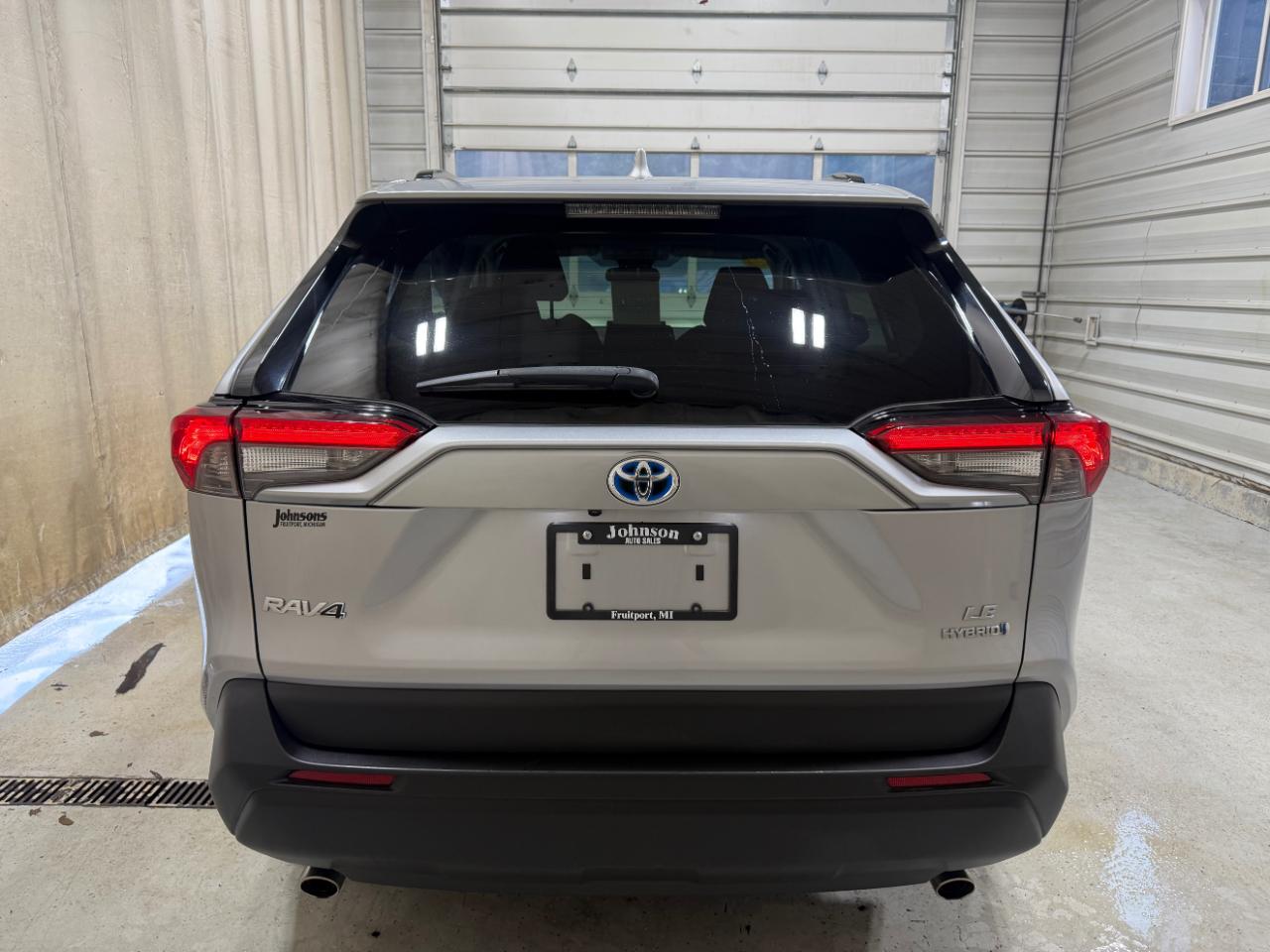 Toyota RAV4 Hybrid LE AWD (Natl) 2022