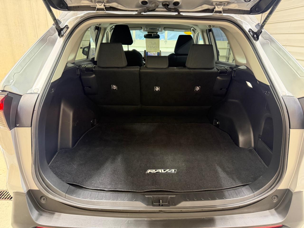 Toyota RAV4 Hybrid LE AWD (Natl) 2022