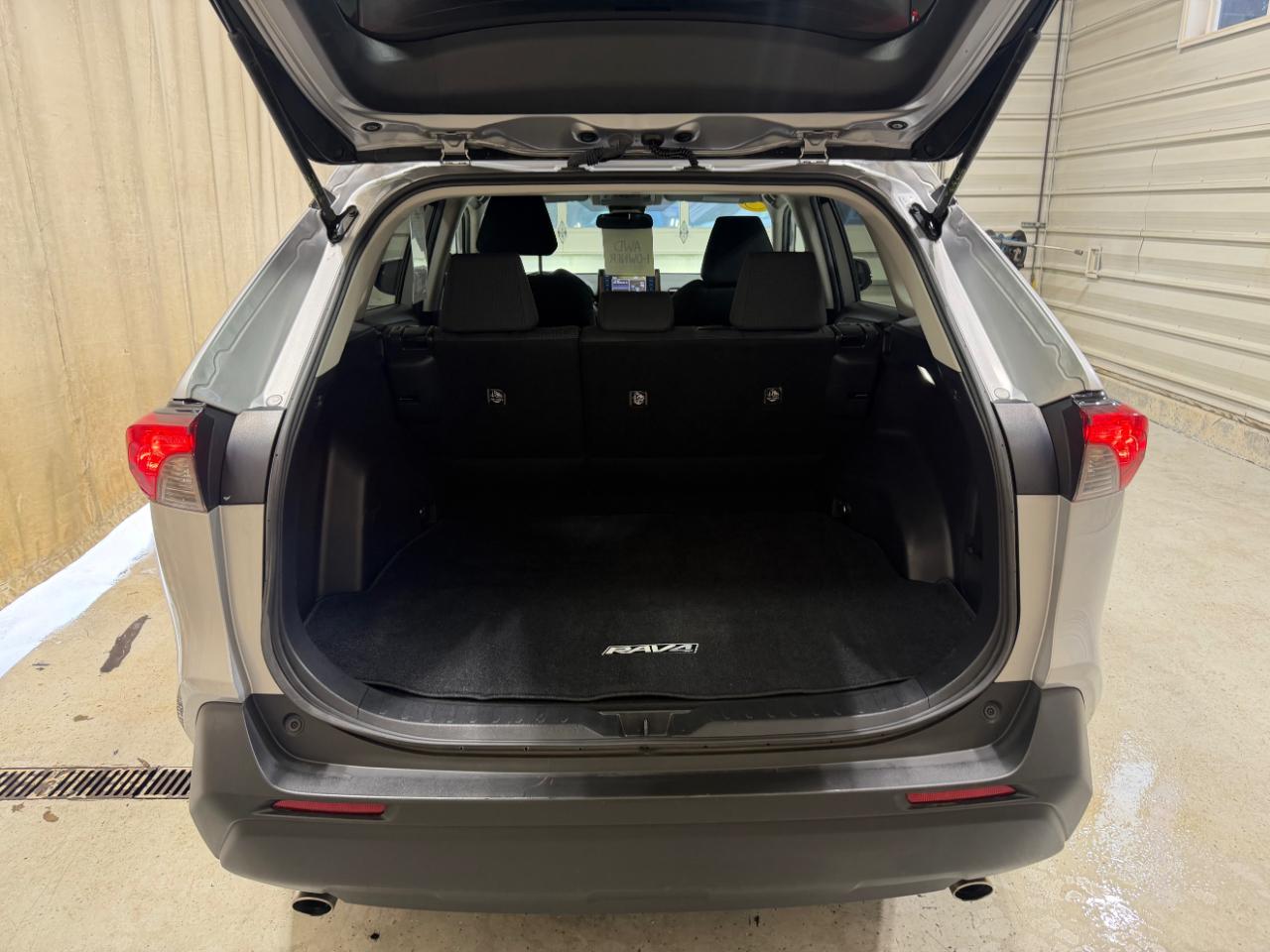 Toyota RAV4 Hybrid LE AWD (Natl) 2022