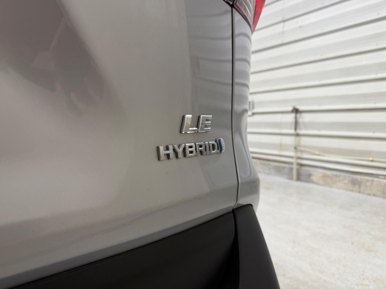 Toyota RAV4 Hybrid LE AWD (Natl) 2022