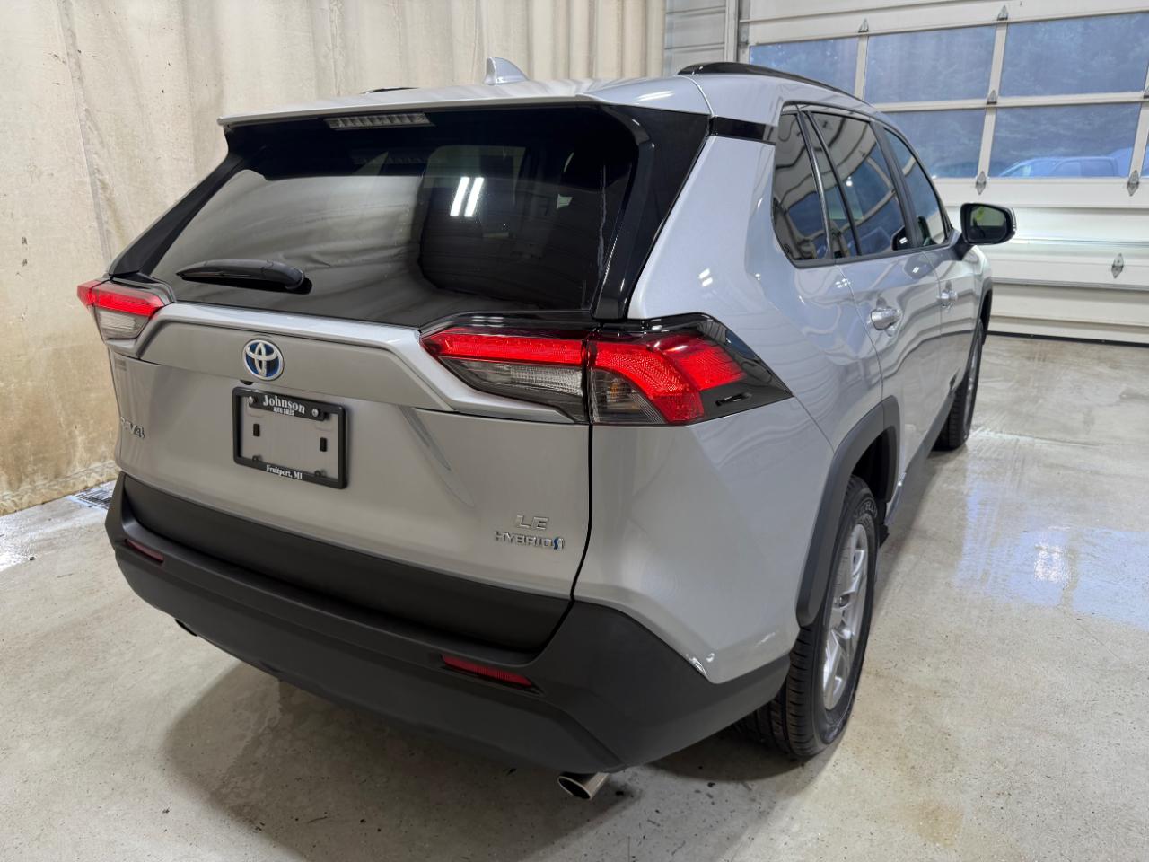 Toyota RAV4 Hybrid LE AWD (Natl) 2022