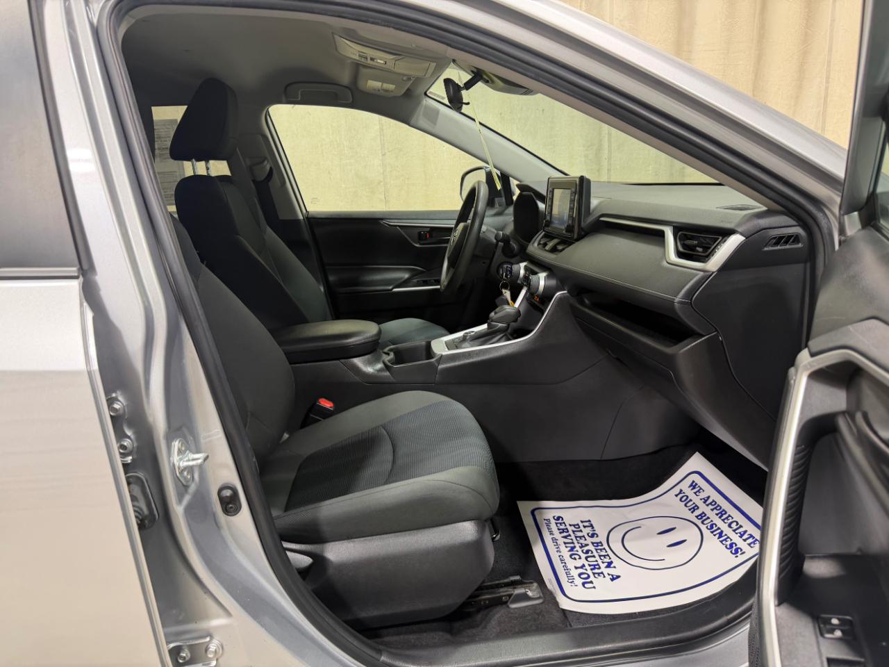 Toyota RAV4 Hybrid LE AWD (Natl) 2022