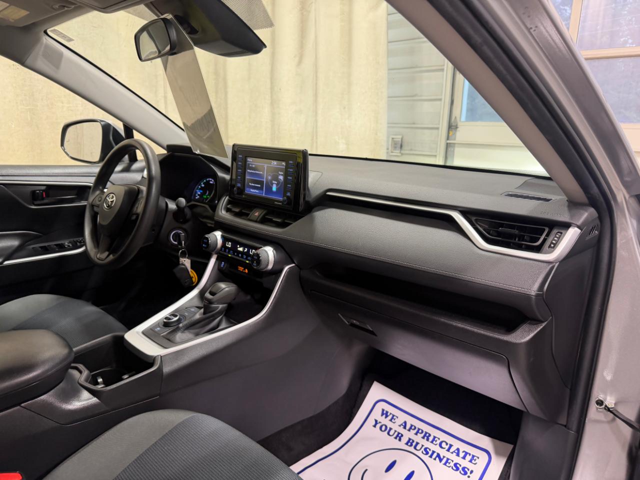 Toyota RAV4 Hybrid LE AWD (Natl) 2022