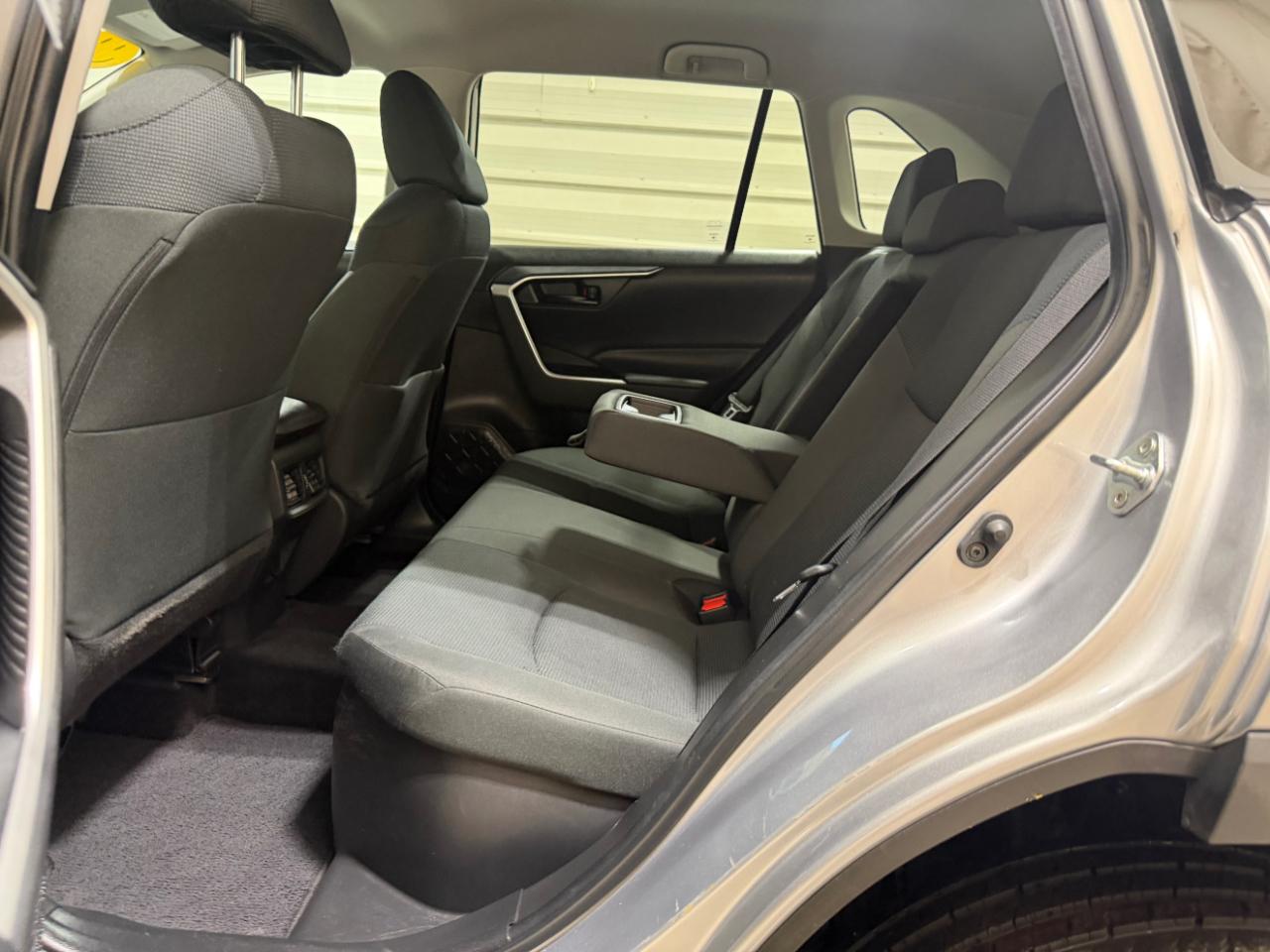Toyota RAV4 Hybrid LE AWD (Natl) 2022