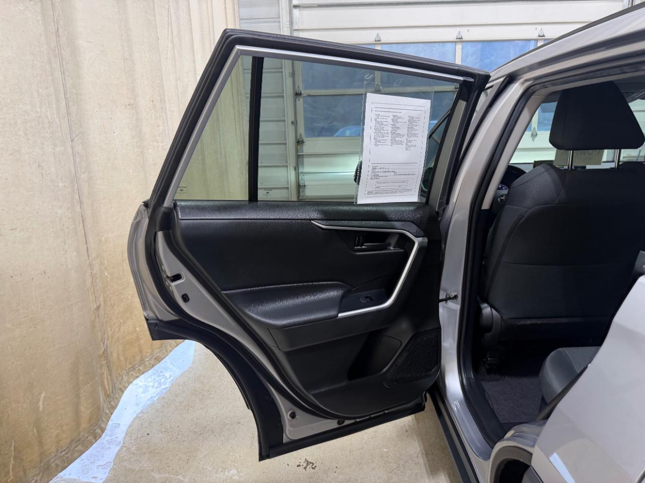 Toyota RAV4 Hybrid LE AWD (Natl) 2022