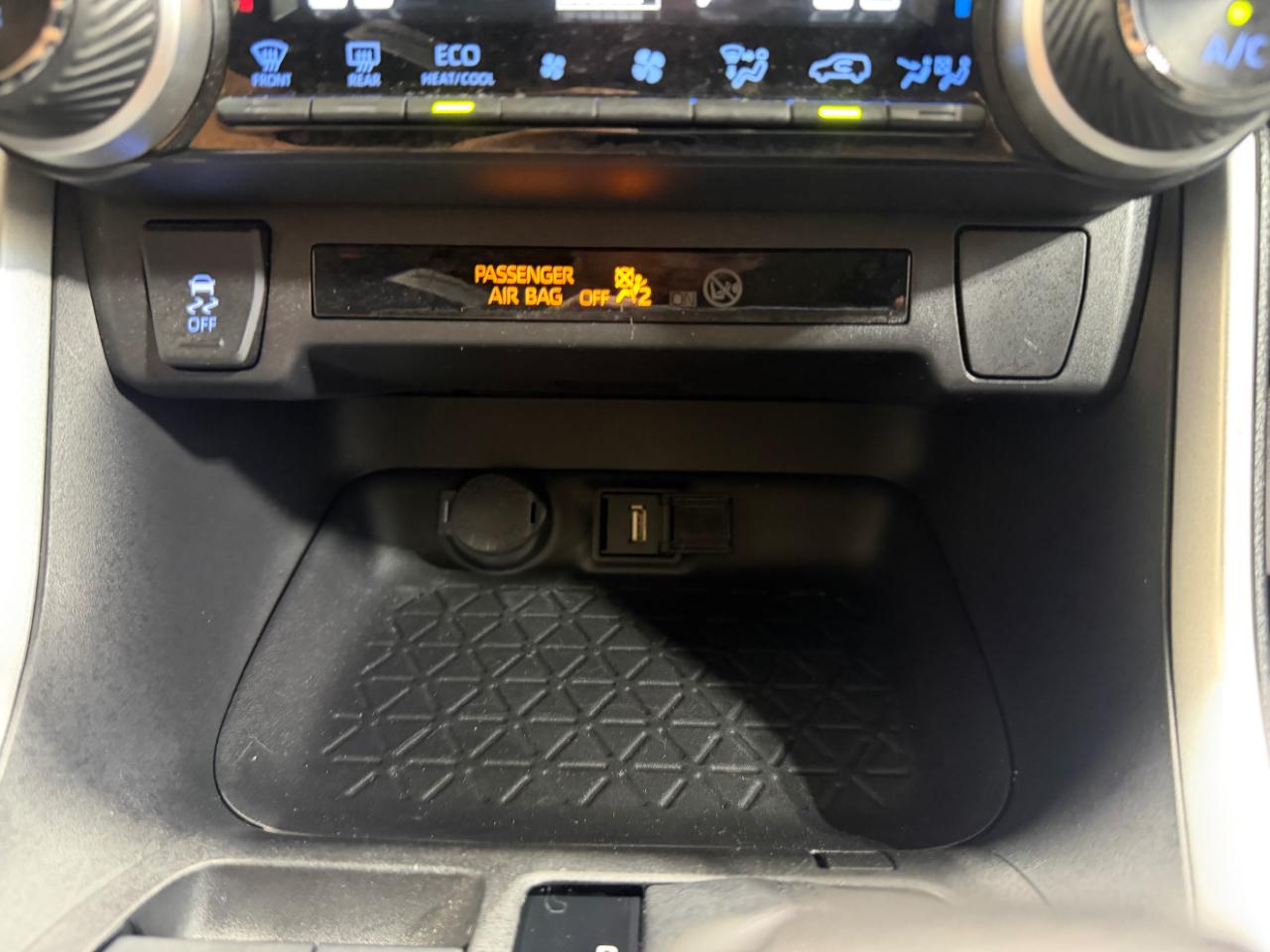 Toyota RAV4 Hybrid LE AWD (Natl) 2022