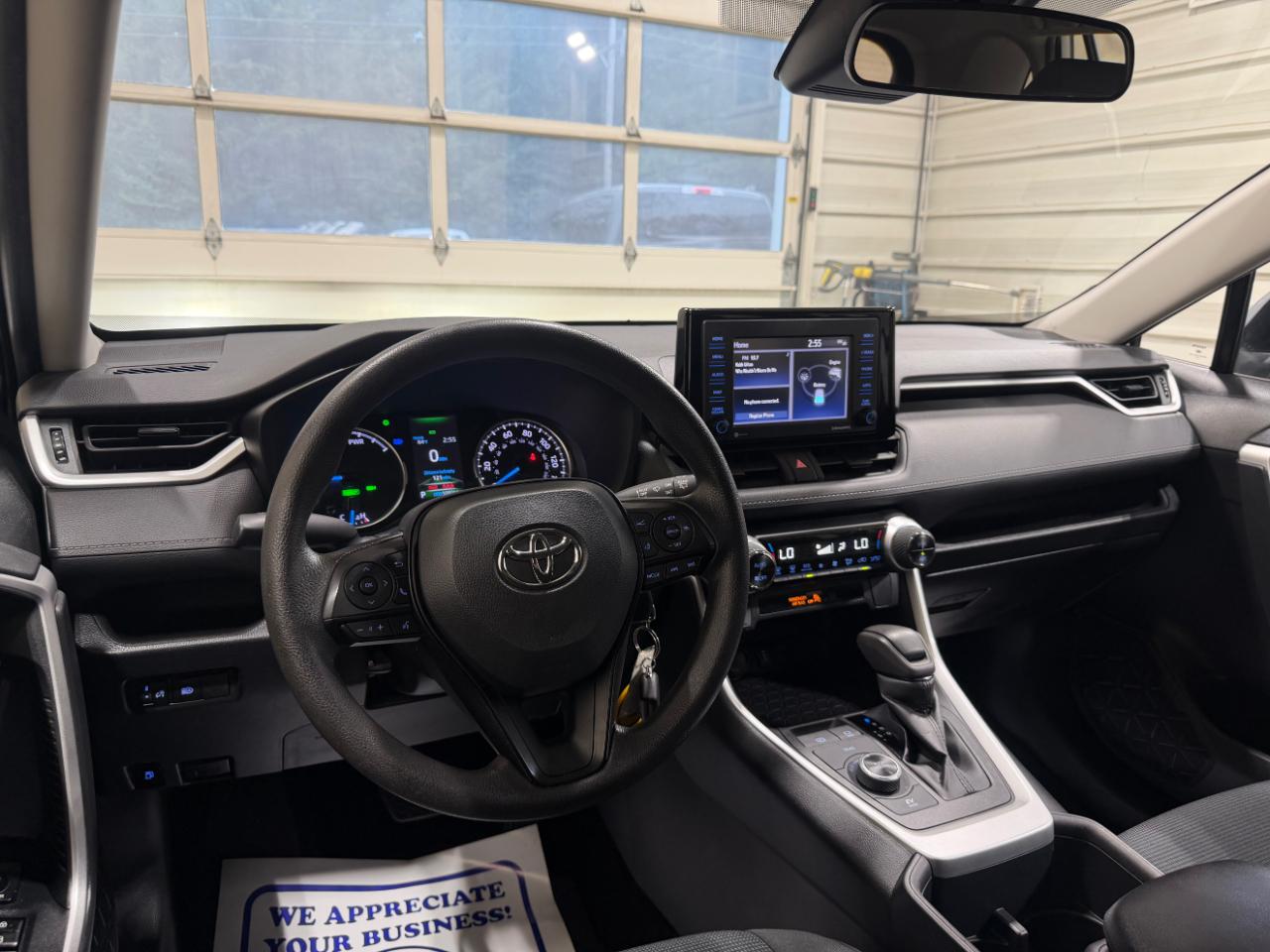 Toyota RAV4 Hybrid LE AWD (Natl) 2022