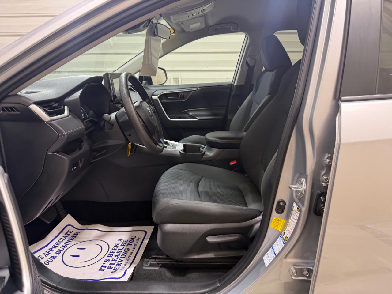 Toyota RAV4 Hybrid LE AWD (Natl) 2022