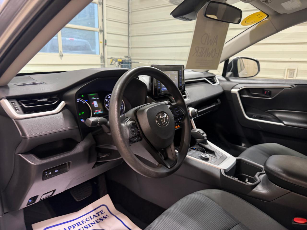 Toyota RAV4 Hybrid LE AWD (Natl) 2022