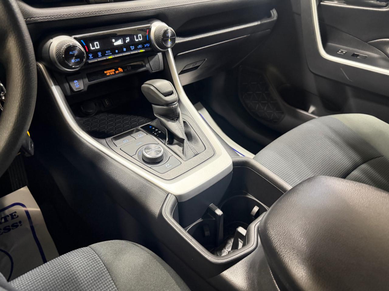 Toyota RAV4 Hybrid LE AWD (Natl) 2022