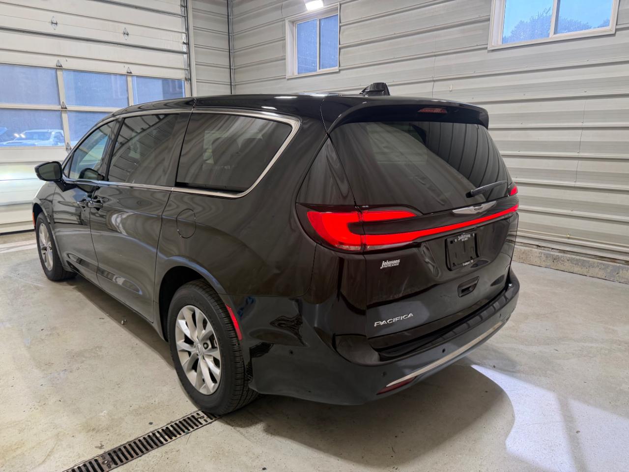 Chrysler Pacifica Touring L AWD 2024