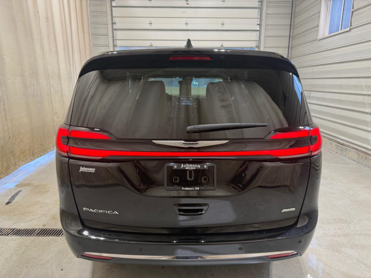 Chrysler Pacifica Touring L AWD 2024