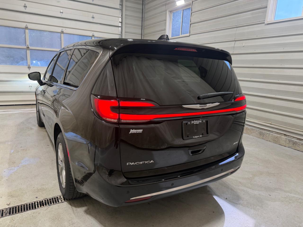 Chrysler Pacifica Touring L AWD 2024
