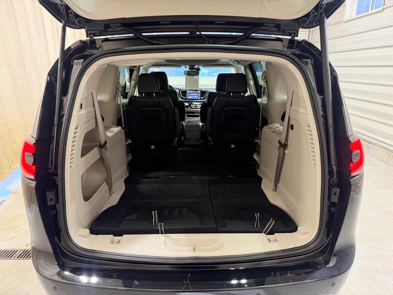 Chrysler Pacifica Touring L AWD 2024